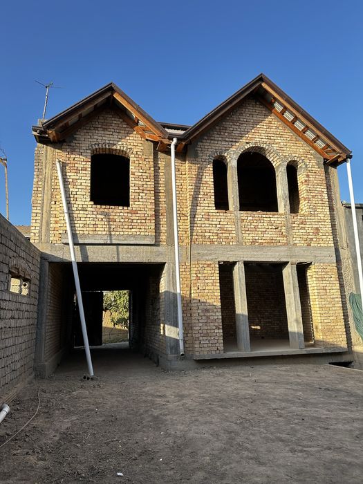 ibn sino karobka uy sotiladi novostroyka karobka xolatda