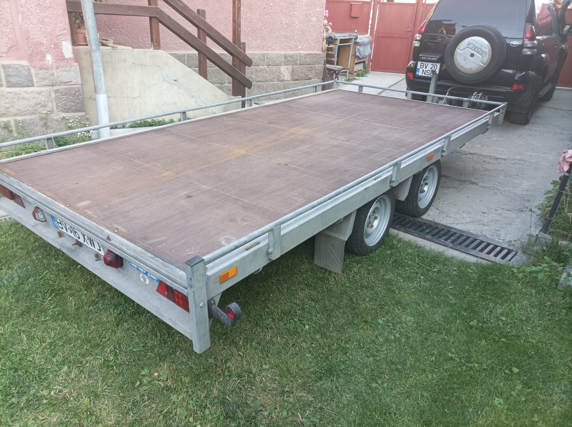 Vând platformă auto Saris 2700 kg