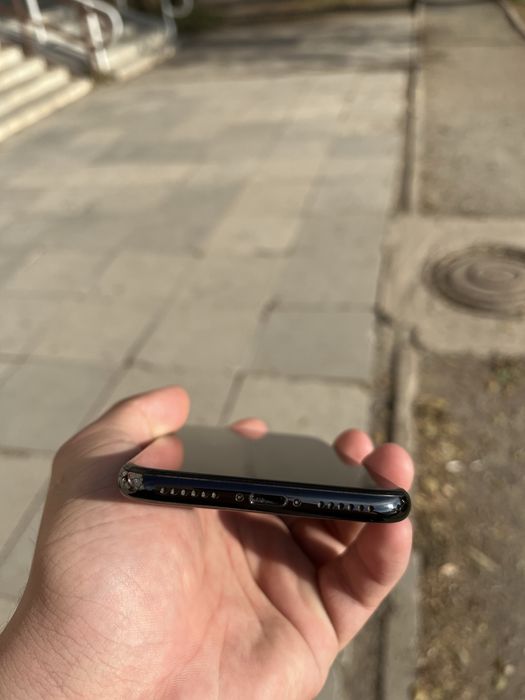 Продам iphone X 10