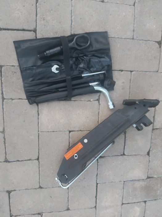 Cric audi Q3,Q5,etc +cheie si accesorii