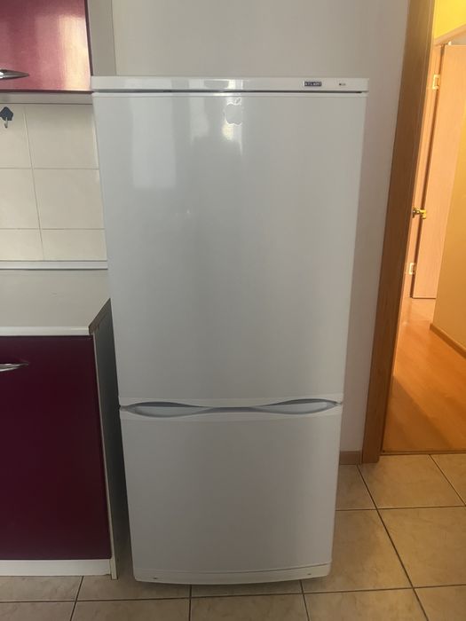 Продам Холодильник ATLANT  белый