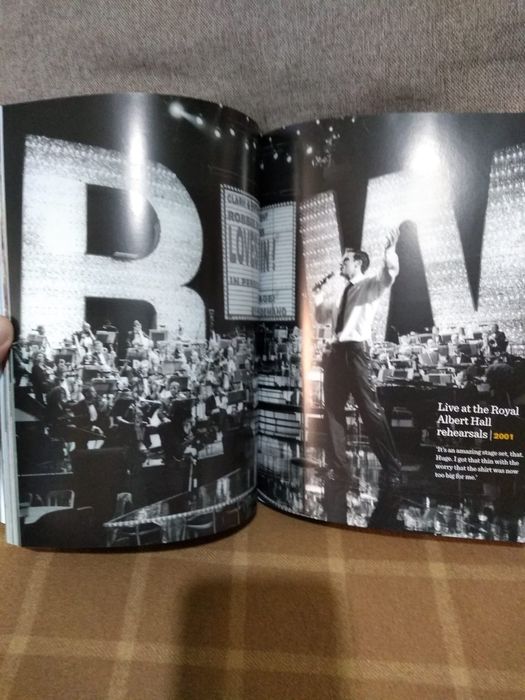 Vand album foto si 2 cd-uri Robbie Williams
