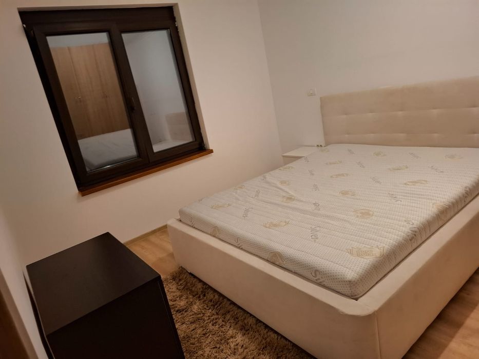 Închiriez apartament