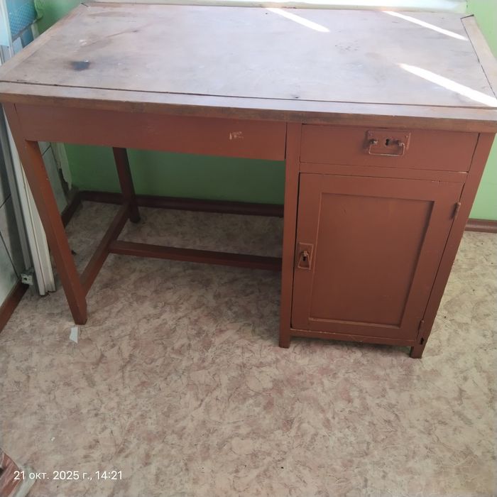 продам стол.Продам крепкий