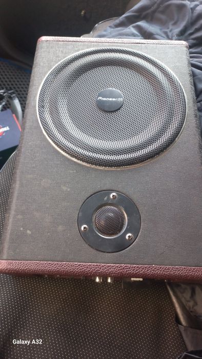 Савбуфер под сиденье