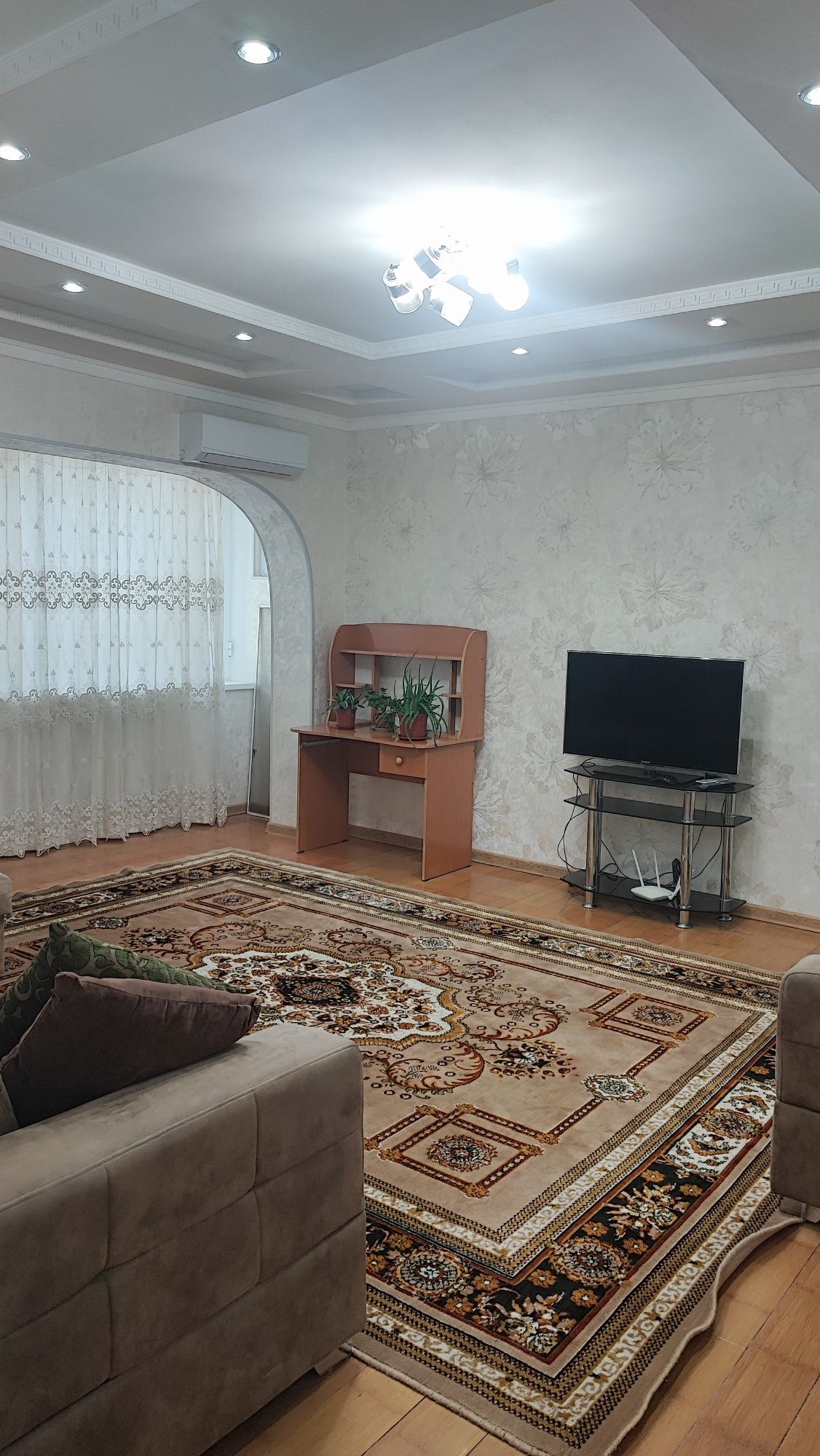 Сдам2х комнатную  квартиру в центре