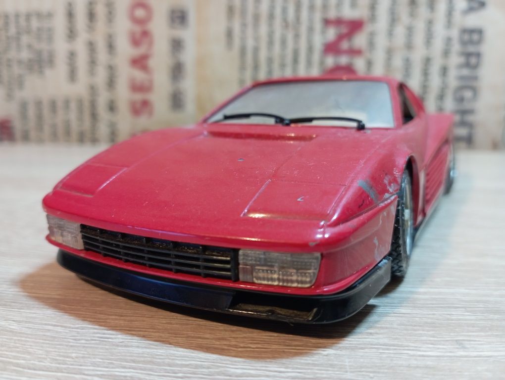 "Ferrari" Testarossa (1984) 1:24 мащаб