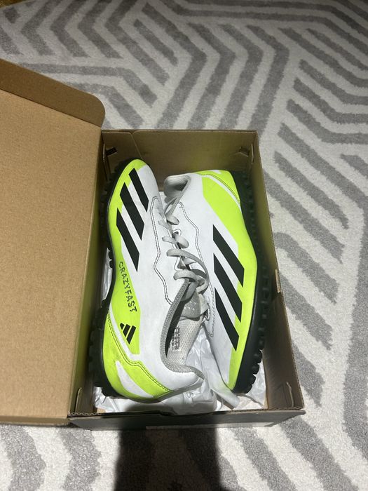 Ghete fotbal Adidas, 36, teren sintetic