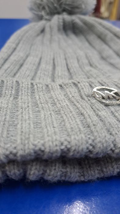 Зимна сива шапка Michael Kors