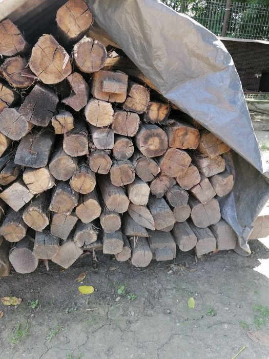 Pari din lemn pentru împrejmuire