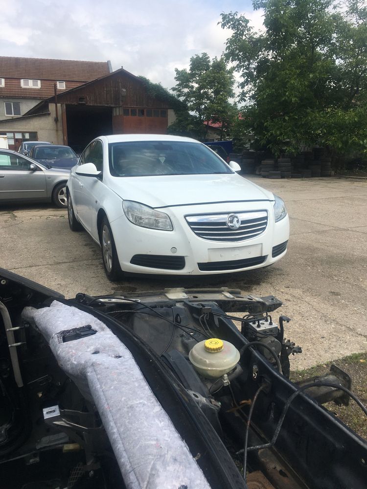 Bara fata Opel insignia fara grila