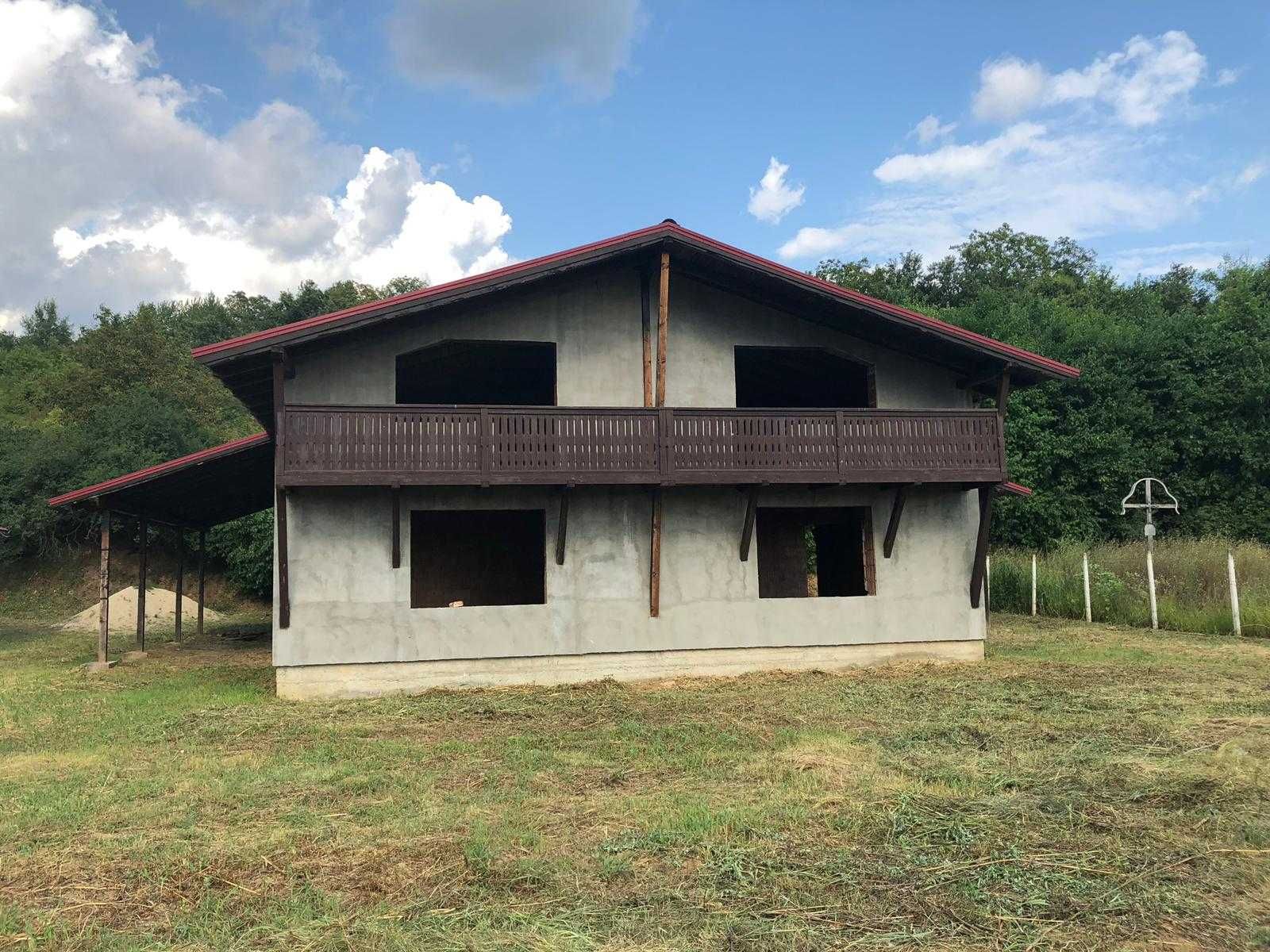 se ofera spre vanzare casa  2 APARTAMENTE NOI IN DUPLEX la150 EURO MP