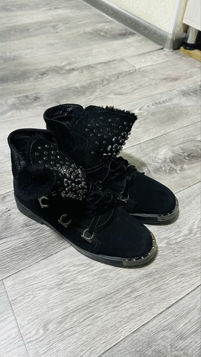 Продам зимние сапоги