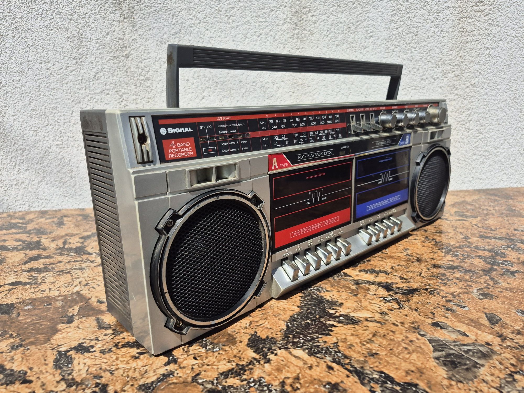 Radio Casetofon marca Signal, model RC- 7070,made in japan