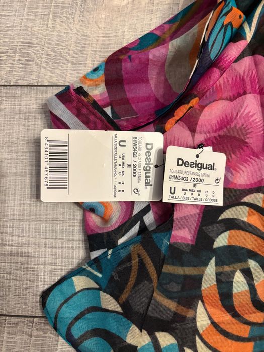 Esarfa desiqual noua model deosebit.