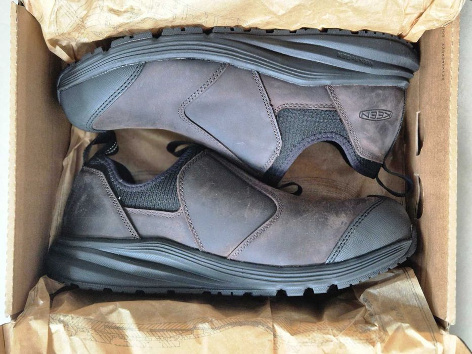 Bocanci KEEN cu bot din fibra de carbon!