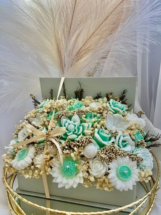 Ръчно изработени букети от соев восък