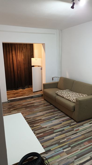 Garsoniera zona decebal etaj 1