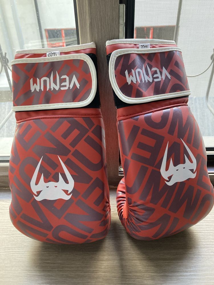 Продам боксерские перчатки 14oz