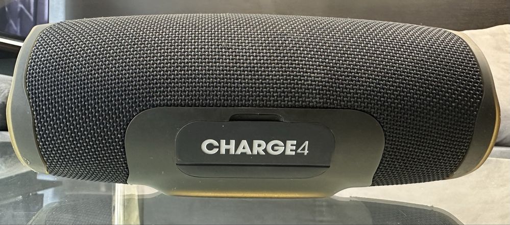 Портативна тонколона JBL CHARGE4