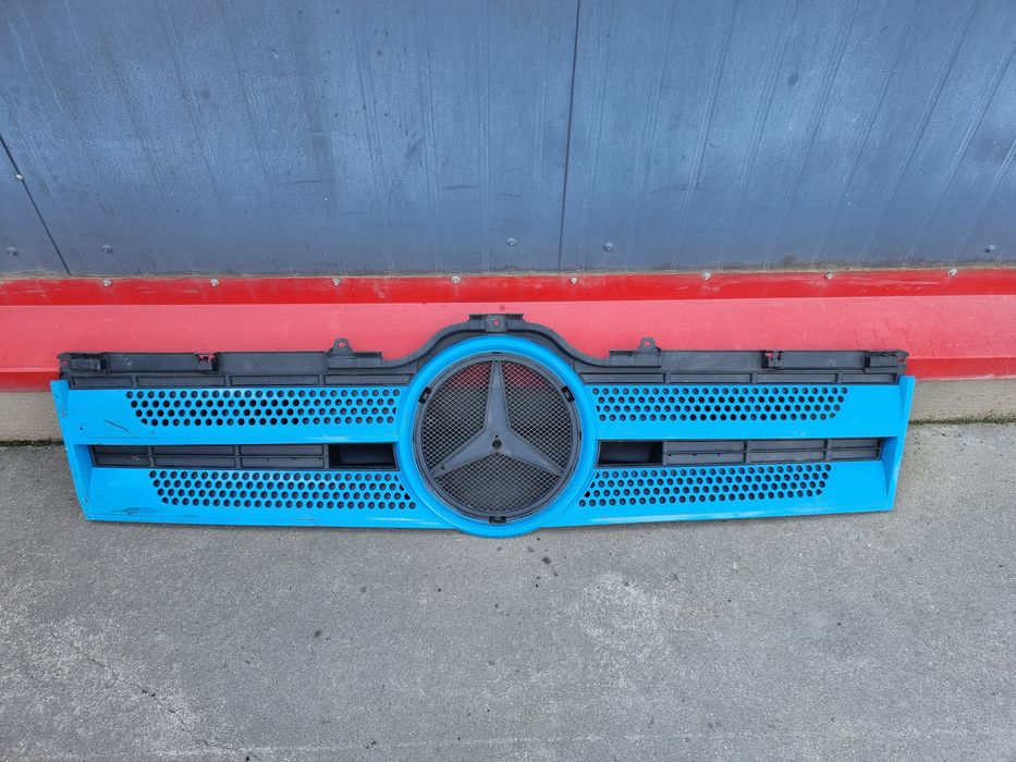 Grila radiator Mercedes Actros MP4 dupa 2011 cod A9607511018