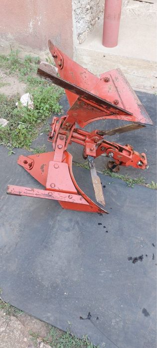 Plug reversibil motocultor