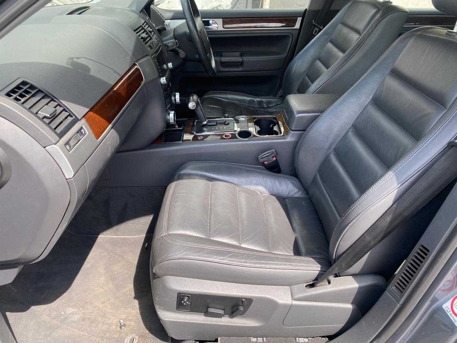 Dezmembtrez VW Touareg 3.0 BKS/bara Touareg/far xenon/stop/capota/grup