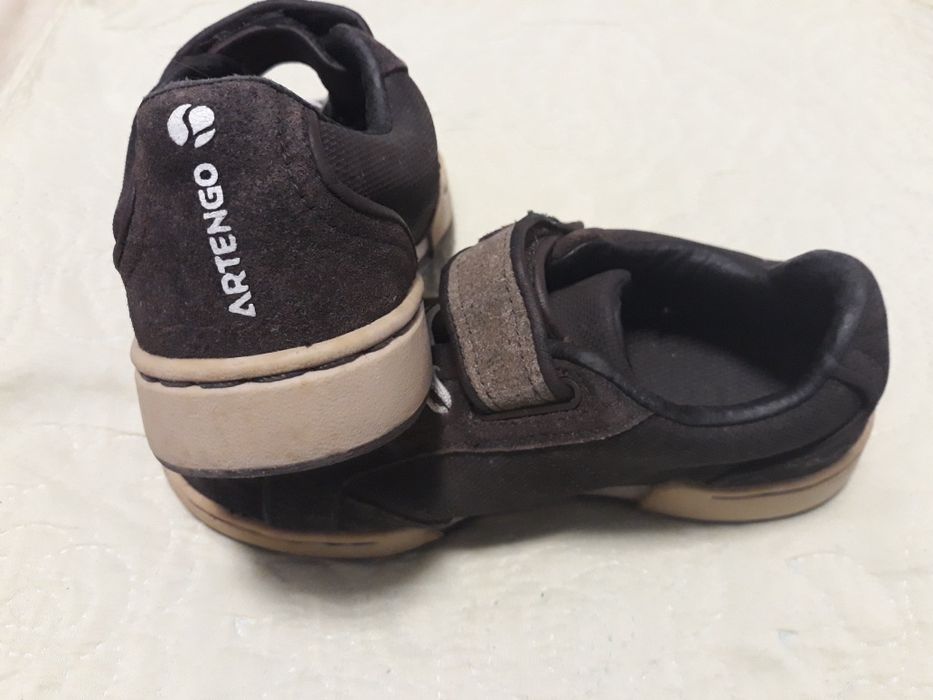 Adidași Artengo, mărimea 29,( 18.5 ), culoarea maro