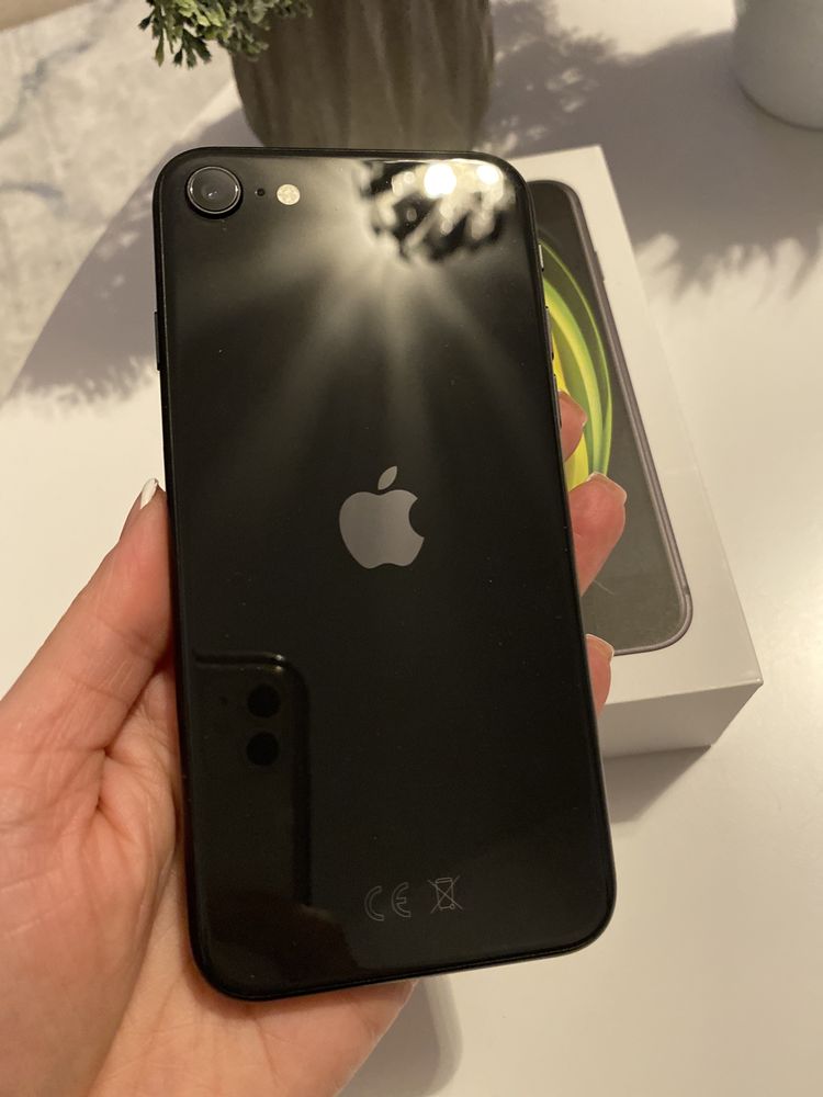 iPhone SE negru + husa cadou