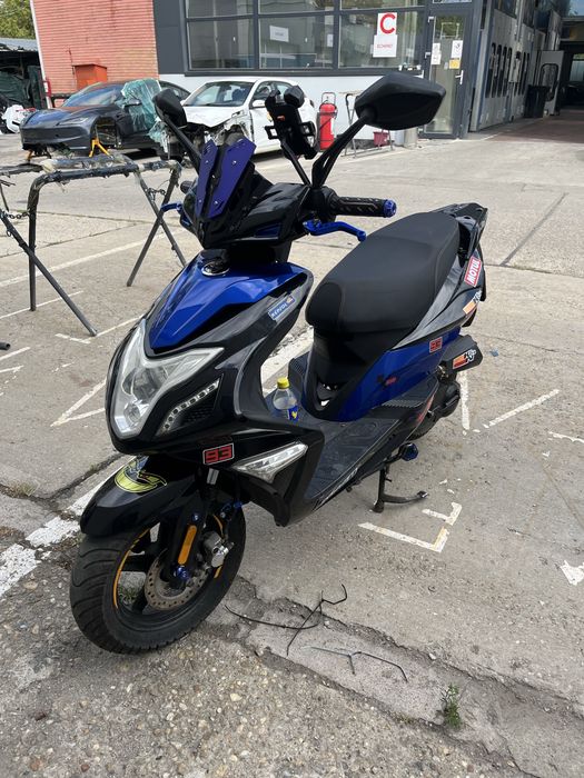 Scuter 4t foarte intretinut Set de 80cc