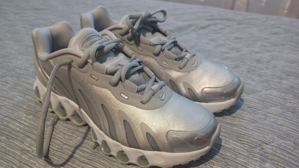 Продавам Дамски маратонк Nike