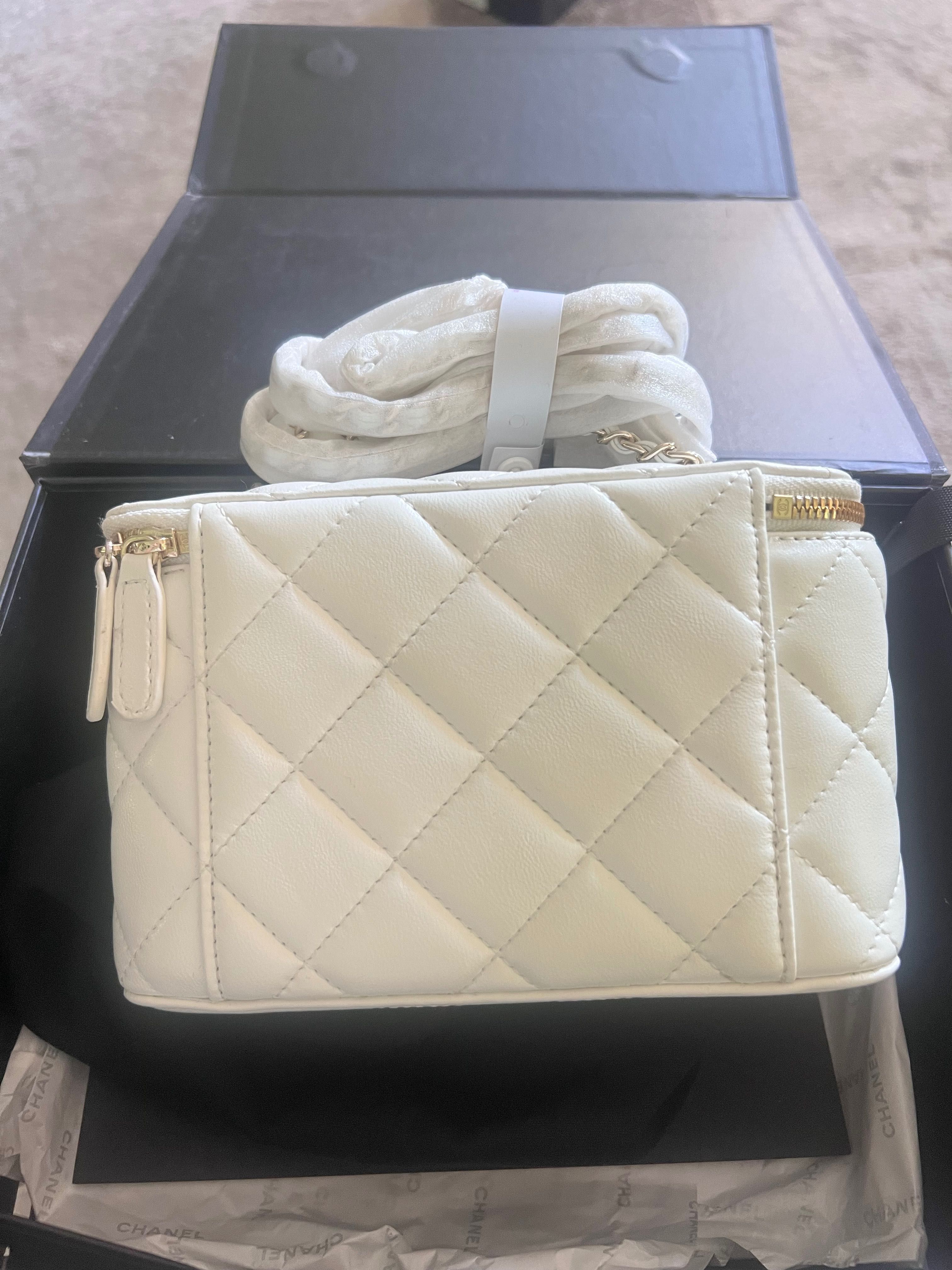 Чанта бяла chanel