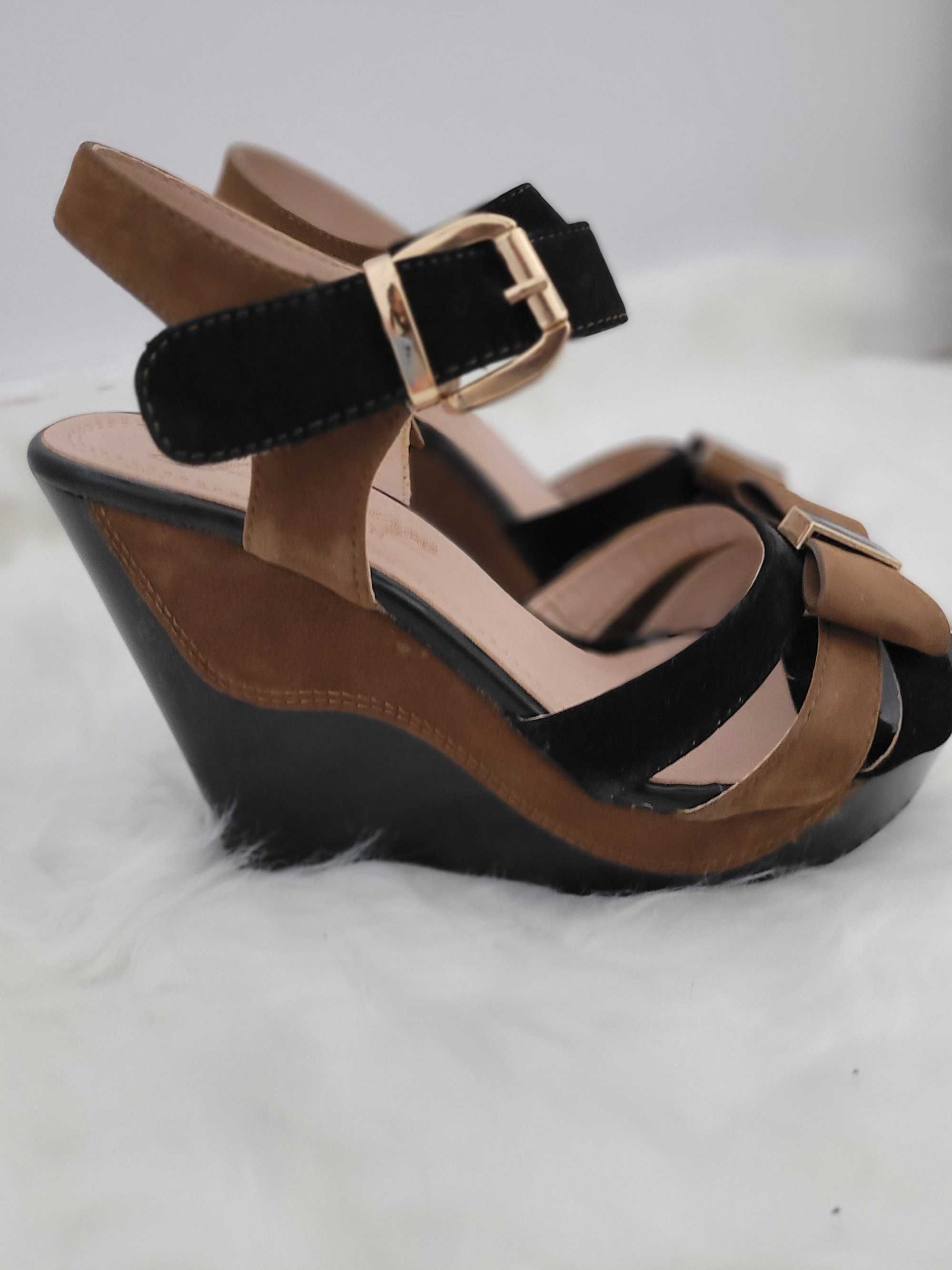 Sandale cu platforma