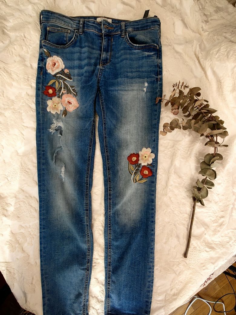 Дънки Zara с флорална бродерия номер 40 эластични