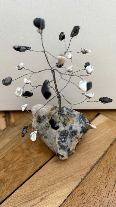 Дърво на щастието и на късмета с камъни