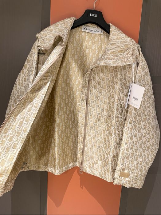 CD женско яке 2025 колекция