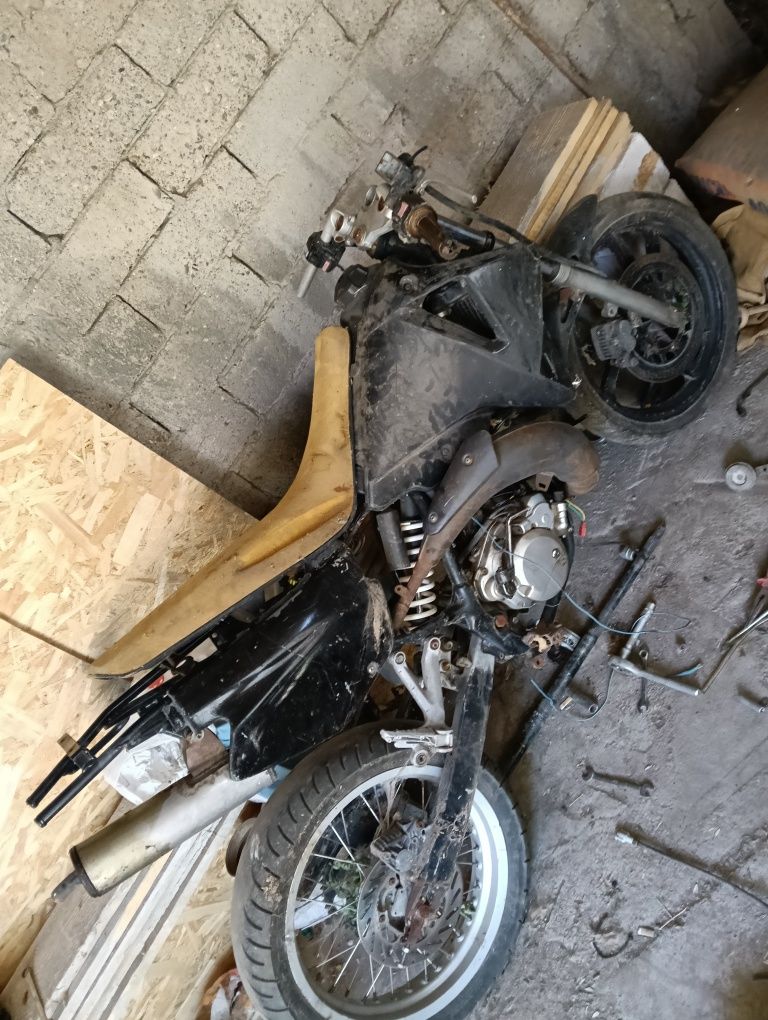 Vând cross pentru reparat