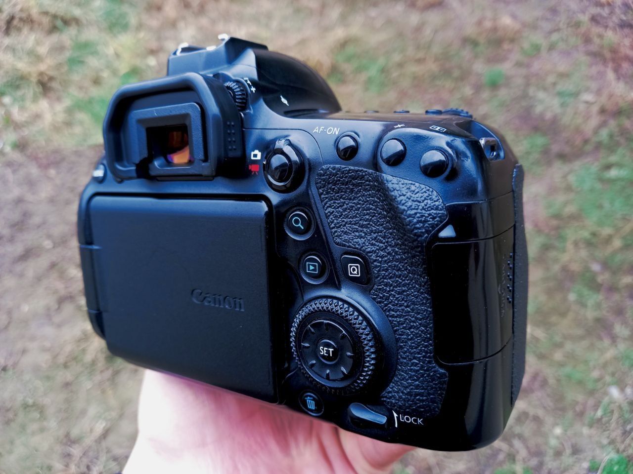 Canon 6D mark2 sotiladi