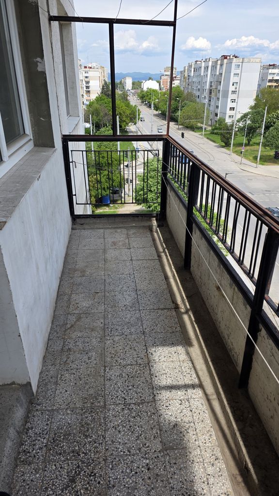Продава се Тристаен апартамент в София, Връбница 1 - 84 кв.м за 2012 €/кв.м - Снимка #2