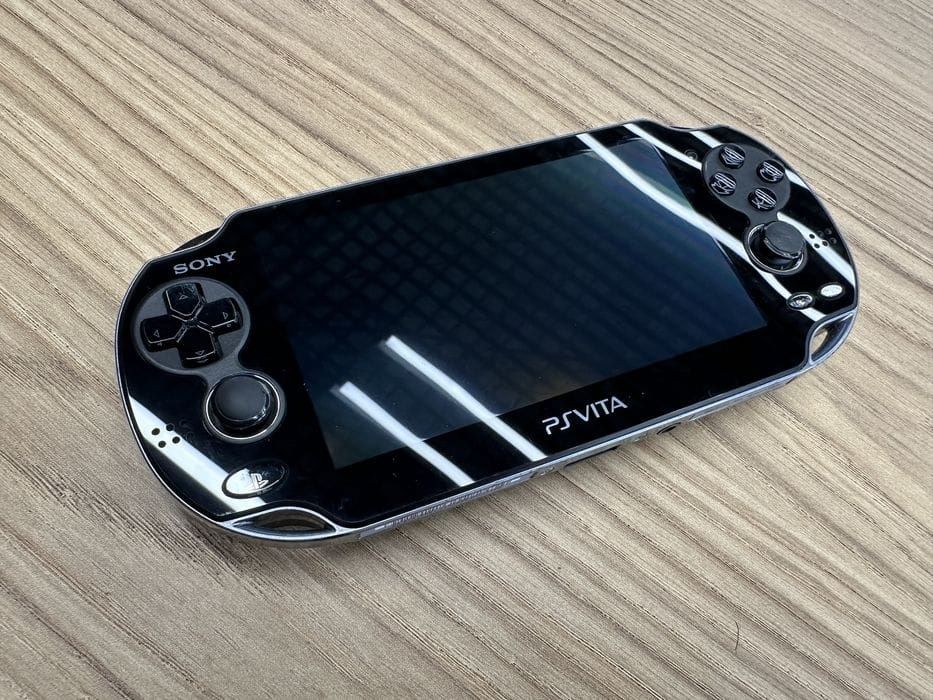PS VITA 1000 модель 100+ игр