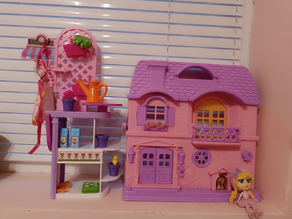 Къща за кукли и магазин за цветя