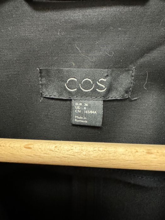 Jacheta neagră cu fermoar, mărimea 36, COS