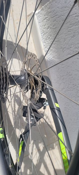 Rockrider ST 520 cadru XL
Roti 27,5