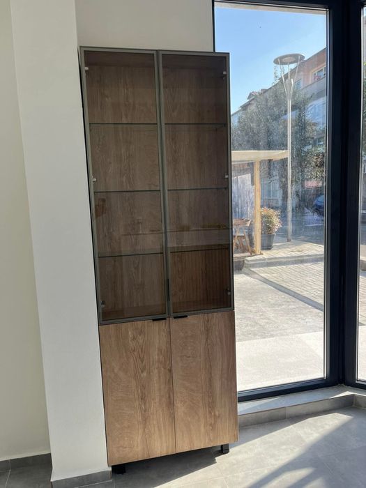 Дизайнерска витрина - шкаф