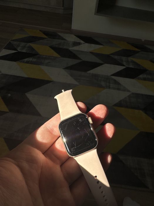 Продам apple watch SE 40мм