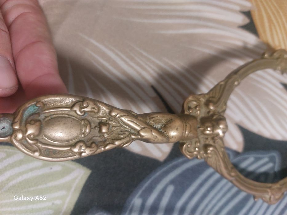 Oglindă de mână veche din bronz masiv