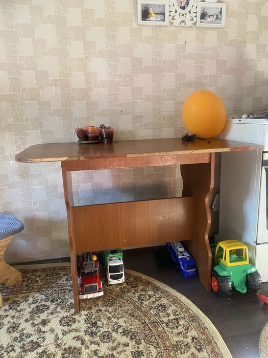 Отдам Кухонный стол