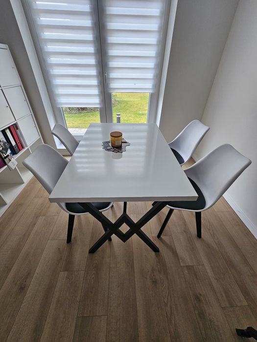 Set masa si 4 scaune