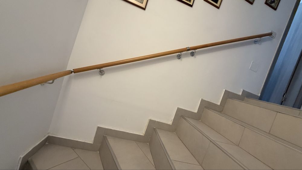 Mana curenta lemn fag pentru scara interioara cu prinderi perete etc