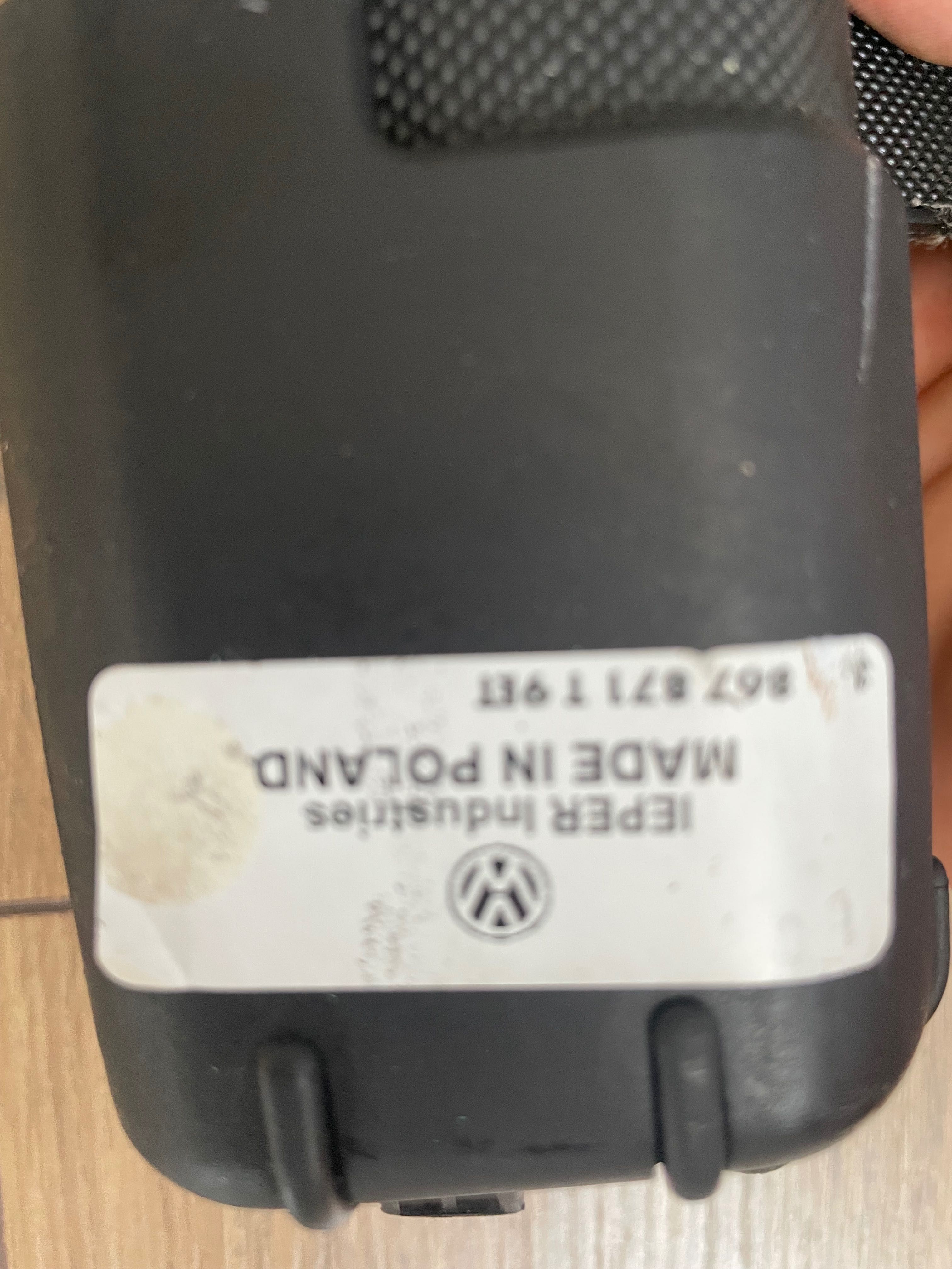 Продавам багажна щора за vw passat b5